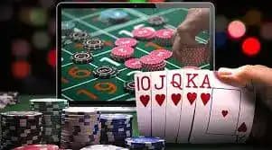 Filipino player accessing the jl520 casino lobby on a mobile phone with live dealer table visible